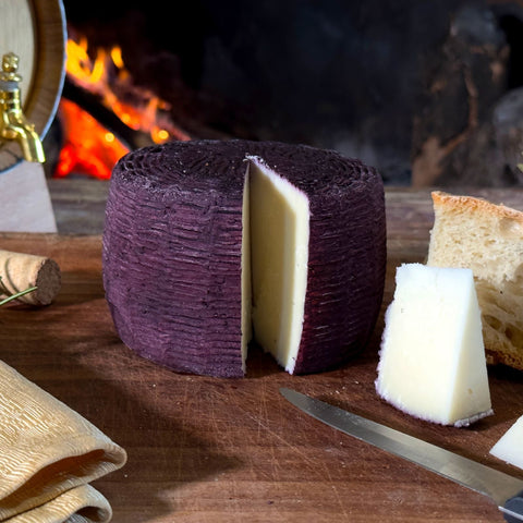 Formaggio ovicaprino affinato al vino