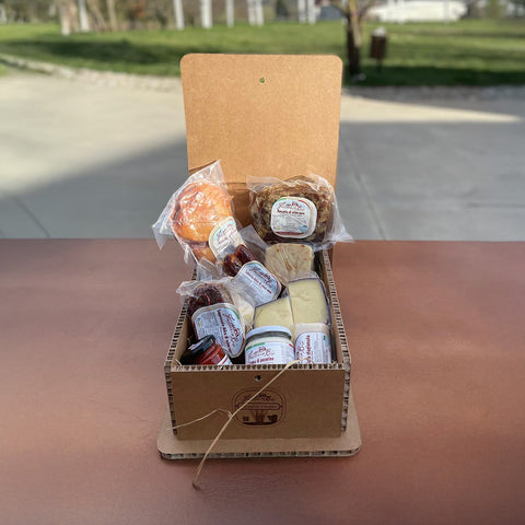 Tasting Box “Tradizione Silana” – Cheeses, Cured Meats and Typical Calabrese Products with a Gift